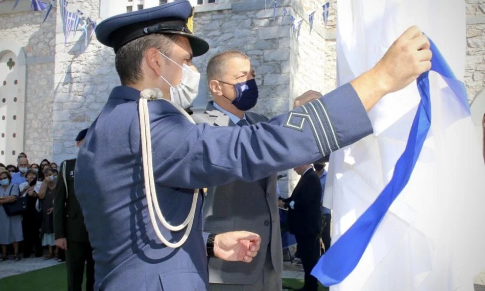 Αλκιβιάδης Στεφανής: Κατέθεσε στεφάνι στη μνήμη του επισμηναγού Νίκου Βασιλείου